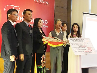Prudential chi trả hơn 2 tỷ quyền lợi bảo hiểm cho khách hàng ở Hà Nội và Bắc Giang