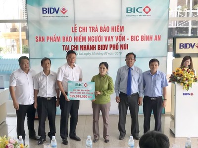 BIC trao hơn 555 triệu đồng tiền bảo hiểm người vay vốn cho khách hàng tại Gia Lai