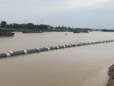 Hạ thuỷ thành công tuyến ống qua sông Đuống