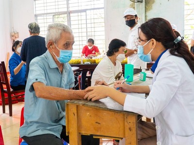 Nutrilite phối hợp với Hội Chữ thập đỏ TP.HCM tổ chức chương trình “Tết ấm áp nghĩa tình” cho người nghèo