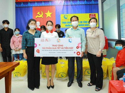 Đoàn tình nguyện viên của Generali và Quỹ BTTEVN đến thăm hỏi và trao tặng quà Tết cho các em nhỏ tại huyện Châu Phú, tỉnh An Giang