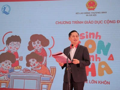 Đại diện từ Generali Việt Nam, ông Trần Văn Vàng, chia sẻ về những mục tiêu và kết quả tích cực của chương trình “Sinh Con, Sinh Cha” và sứ mệnh trở thành “Người bạn Trọn đời” của hàng triệu gia đình Việt của Generali. 