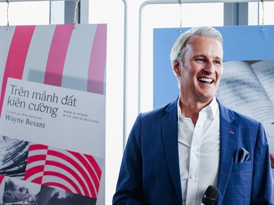 CEO AIA Việt Nam ra mắt cuốn tự truyện về Việt Nam