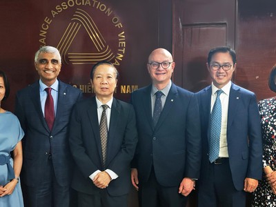 CEO Manulife Châu Á cam kết đầu tư lâu dài vào ngành bảo hiểm nhân thọ và sức khỏe tại Việt Nam