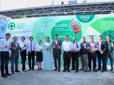 Coca-Cola Việt Nam trao tặng 1.200 thùng rác cho hơn 100 trường học