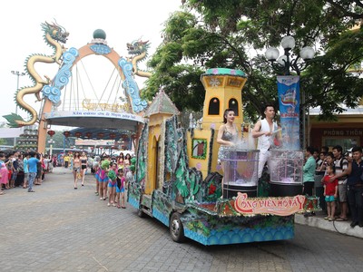 Công viên Hồ Tây tổ chức lễ hội vui Giáng sinh chào năm mới 2018