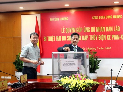Bộ Công Thương quyên góp ủng hộ nhân dân Lào sau sự cố vỡ đập thủy điện