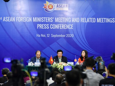 Phó Thủ tướng, Bộ trưởng Ngoại giao Phạm Bình Minh chủ trì họp báo quốc tế sau Hội nghị AMM-53