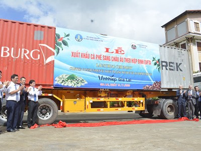 Công ty TNHH Vĩnh Hiệp xuất khẩu 14 container với số lượng 296 tấn sang Cảng đến Hamburg, Antwerp của Bỉ và Đức