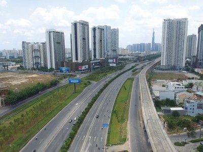 Các công trình hạ tầng kéo gần các tỉnh vệ tinh với TP.HCM. Ảnh: Lê Toàn