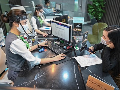 Cũng vì Covid-19 mà ngân hàng không muốn "khoe" kết quả kinh doanh tích cực. Ảnh: Dũng Minh