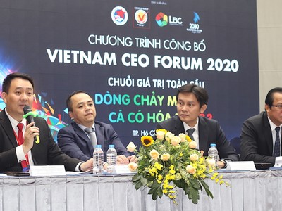 Ông Lê Trí Thông (ngoài cùng bên trái) chia sẻ tại buổi công bố Việt Nam CEO Forum 2020 (Ảnh: HP).