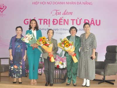 Những khách mời tham gia buổi toạ đàm.