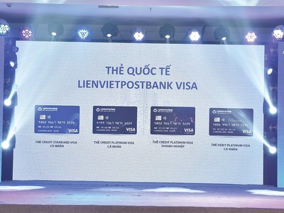 Ông Nguyễn Bá Tuyến giới thiệu sản phẩm Thẻ quốc tế LienVietPostBank Visa