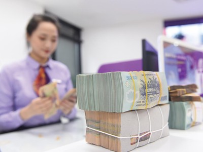 Tại nhiều ngân hàng, nguồn thu từ tín dụng năm qua chiếm khoảng 80% tổng nguồn thu. Ảnh: Dũng Minh