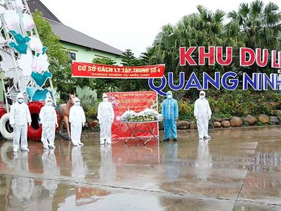 Bộ Chỉ huy Quân sự tỉnh Quảng Ninh tặng bánh chưng khu cách ly tập trung cơ sở 4 (Quảng Ninh GATE).