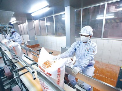 Đường ngoại tràn ngập khiến đường sản xuất trong nước lao đao. Ảnh: Đức Thanh