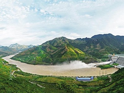 Cơ cấu nguồn điện hiện nay có khoảng 30% công suất đến từ thủy điện. Trong ảnh: Nhà máy Thủy điện Sơn La. Ảnh: Đ.T