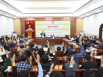 100% cử tri tại hội nghị đã đồng ý giới thiệu ông Trần Thanh Mẫn và ông Hầu A Lềnh ứng cử đại biểu Quốc hội khóa XV.