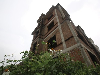 Việc khó phát mãi tài sản bằng bất động sản chủ yếu do định giá quá cao