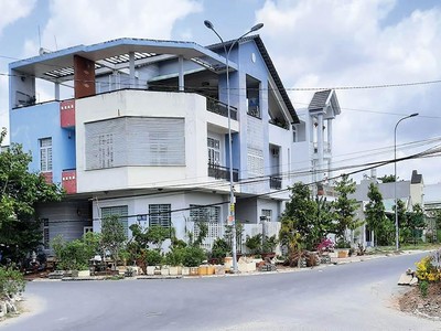 Ngoài thực địa, toàn bộ thửa đất của bà Đào đã hoàn toàn nằm trên đường giao thông Khu tái định cư phường Hưng Phú 