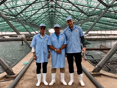 Từ trái sang: Ông Trần Quốc Tuấn, COO Việt Úc; ông Calos Diaz, CEO BioMar và ông Michael Gammelgaard, giám đốc phát triển kinh doanh toàn cầu BioMar (Nguồn: BioMar).