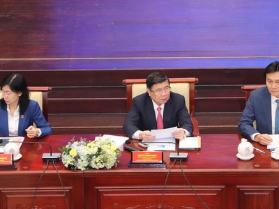 Ông Nguyễn Thành Phong, Chủ tịch UBND TP.HCM chủ trì buổi đối thoại với doanh nhân trẻ TP.HCM (Ảnh: H.Phúc).