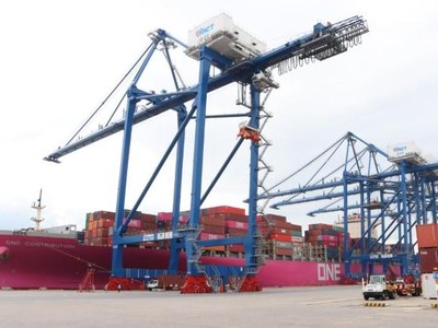Tàu One Contribution có trọng tải 90.000 tấn, sức chở 8.560 TEU, dài 316 m, là một trong 11 tàu siêu trọng tải thuộc Liên minh THE Alliance vào làm hàng tại cảng TC - HICT hồi tháng 5/2020.
