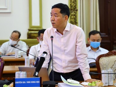 TS Vũ Thành Tự Anh đề xuất các ý kiến tại hội thảo khoa học "Định hướng phát triển Thành phố Hồ Chí Minh thời kỳ 2021-2030, tầm nhìn đến năm 2045" (Nguồn: TTBC).