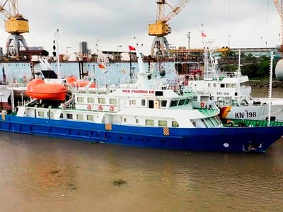 Tàu Hoa Phượng Đỏ chạy tuyến Hải Phòng - Bạch Long Vỹ.