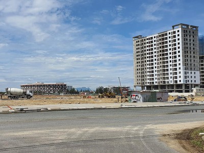 Nhiều khu đô thị mới tại Đà Nẵng thiếu vắng bóng mát cây xanh. Ảnh: Ngọc Tân