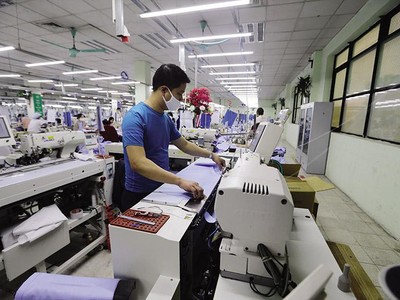 Doanh nghiệp đang có đơn hàng sản xuất, kinh doanh tốt, có đóng góp trong phát triển kinh tế nên được ưu tiên hỗ trợ. Ảnh: Đức Thanh