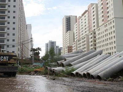 Nhiều căn hộ thuộc Chương trình 12.500 căn phục vụ tạm cư, tái định cư cho Khu Đô thị mới Thủ Thiêm đã xuống cấp (Ảnh: Trọng Tín)