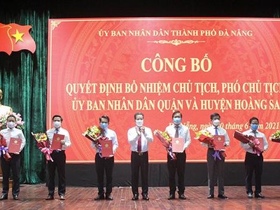 Lãnh đạo TP.Đà Nẵng chúc mừng các đồng chí được bổ nhiệm làm Chủ tịch, Phó Chủ tịch UBND các quận và huyện đảo Hoàng Sa.