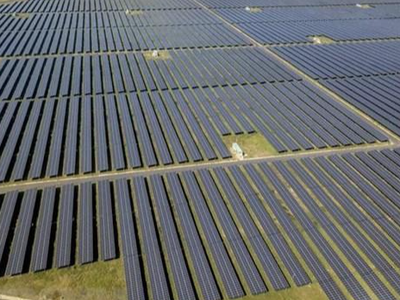 Nhà máy điện Mặt Trời Sao Mai-An Giang với tổng vốn đầu tư hơn 6.000 tỷ đồng hoàn thành sau 2 năm xây dựng. (Ảnh: Thanh Sang/TTXVN)