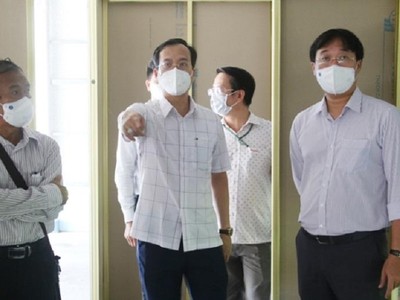 Bí thư Tỉnh ủy Đồng Tháp Lê Quốc Phong kiểm tra Bênh viện dã chiến tại Khu liên hợp TDTT phường Mỹ Phú, TP. Cao Lãnh