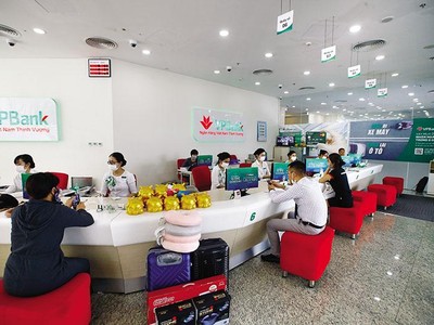 Số lượng khách hàng của VPBank tăng mạnh trong thời gian gần đây, nhờ đa dạng hóa kênh giao dịch. Ảnh Đ.T
