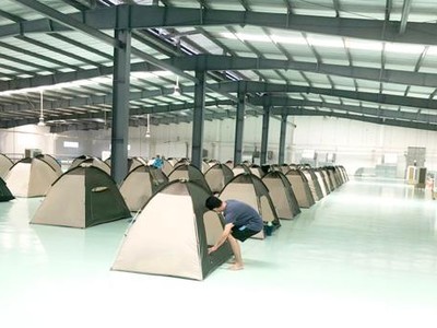 Không phải doanh nghiệp nào cũng đủ điều kiện thực hiện 3 tại chỗ. Trong ảnh:Công ty TNHH Daikan Việt Nam ở Khu công nghiệp Amata (TP.Biên Hòa) áp dụng “3 tại chỗ” để phòng chống dịch bệnh Covid-19. Ảnh: Hương Giang