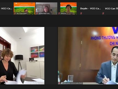 Bà Elsbeth Akkerman, Đại sứ Hà Lan tại Việt Nam và ông Nguyễn Phương Lam, Giám đốc VCCI Cần Thơ ký kết trực tuyến Chương trình hành động 2021 của Nền tảng kinh doanh bền vững Hà Lan – Việt Nam tại khu vực