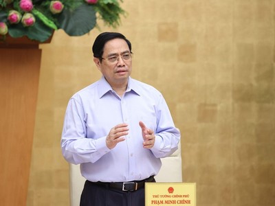 Thủ tướng Phạm Minh Chính yêu cầu rà soát pháp luật, tháo gỡ khó khăn cho đầu tư, kinh doanh trong điều kiện dịch COVID-19. Ảnh: TTXVN