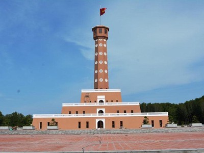 Cột Cờ Hà Nội tại Đất Mũi Cà Mau