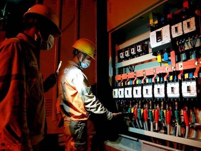 Tiêu thụ điện toàn quốc và miền Nam tiếp tục giảm thấp trong nửa đầu tháng 9