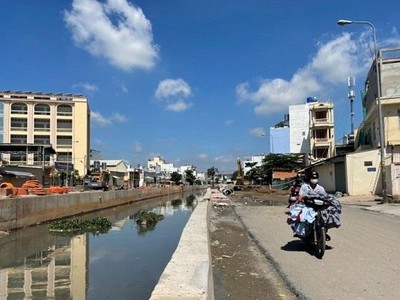 Dự án Nâng cấp, cải tạo đường và kênh Nước Đen sẽ hoàn thành trước 31/12/2021. (Ảnh: TTBC)