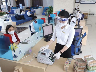 Các ngân hàng lo ngại rủi ro gia tăng khi hỗ trợ lãi suất cho các doanh nghiệp gặp khó khăn vì dịch Covid-19