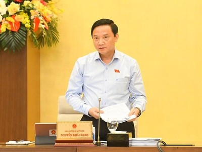 Phó chủ tịch Quốc hội Nguyễn Khắc Định phát biểu tại phiên họp.