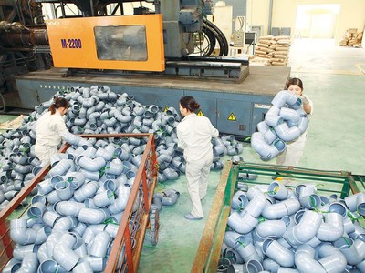 Thoái vốn doanh nghiệp nhà nước tiến hành rất chậm, dù Chính phủ đã nhiều lần đôn đốc. Trong ảnh: Công ty cổ phần Nhựa Tiền Phong có nhiệm vụ thoái 37,1% vốn nhà nước.