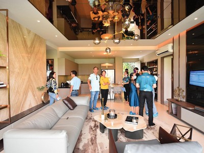 Lượng khách tham quan các dự án bắt đầu tăng trở lại. Ảnh: Trọng Tín 