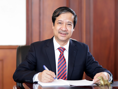 Bộ trưởng Bộ Giáo dục và Đào tạo Nguyễn Kim Sơn.