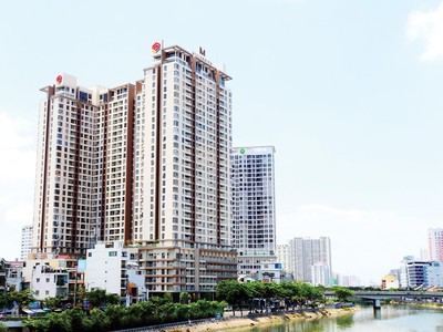 Nhiều doanh nghiệp địa ốc đang đẩy mạnh huy động vốn trái phiếu khi “giờ G” đến gần. Ảnh: Lê Toàn 