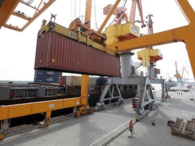 Tổng kim ngạch xuất nhập khẩu năm 2021 cán mốc 668,5 tỷ USD, riêng xuất khẩu đạt 336,25 tỷ USD, tăng 19% so với năm 2020; nhập khẩu 332,25 tỷ USD, tăng 26,5%; xuất siêu đạt 4 tỷ USD.